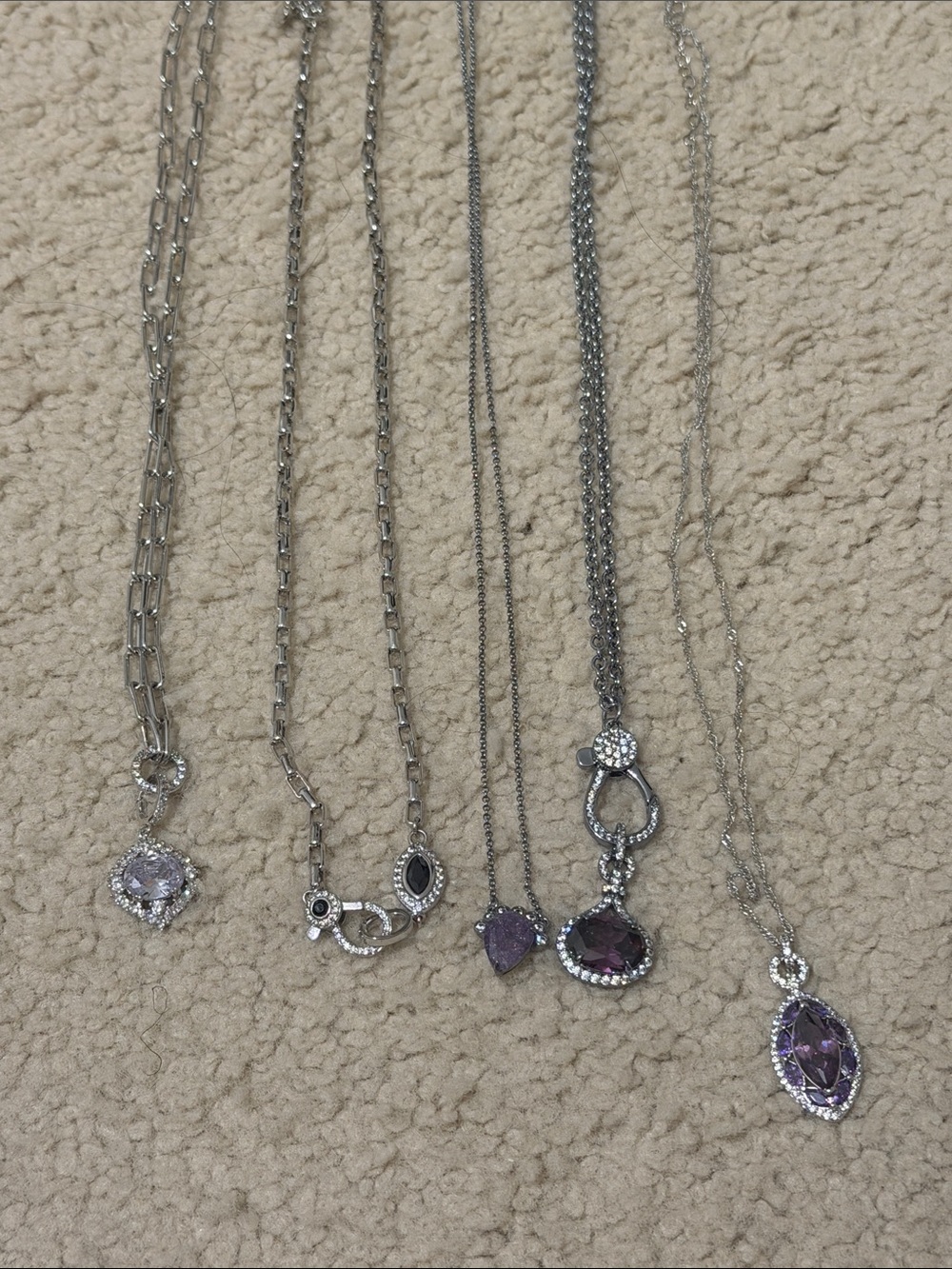 Bomb party like new necklaces lot of 5
